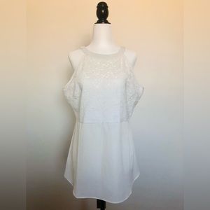 “White Wedding” Lace tunic. Zipper closure at back. Size XL. 100% polyester.